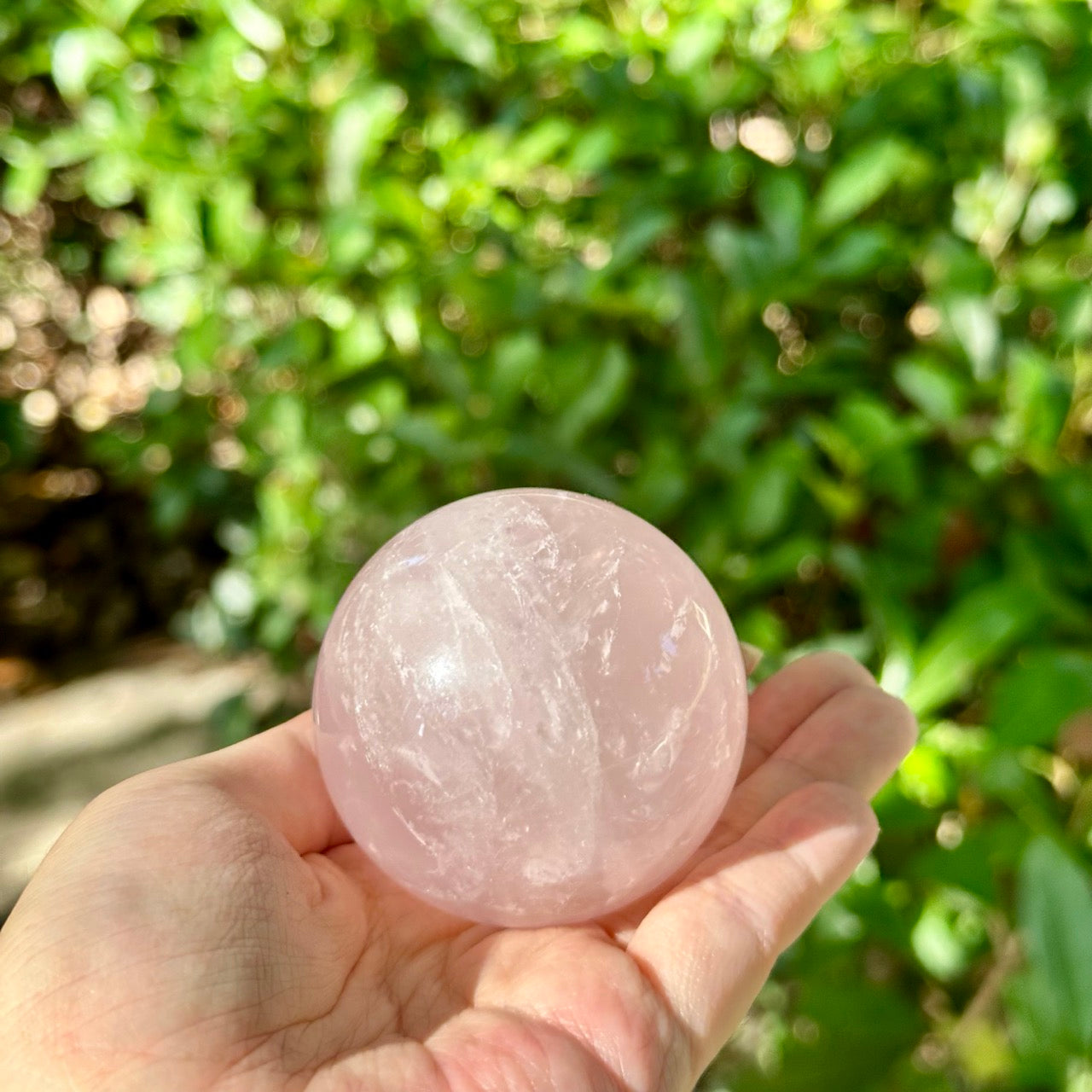 Rose quartz meaning: love, healing and everyday use